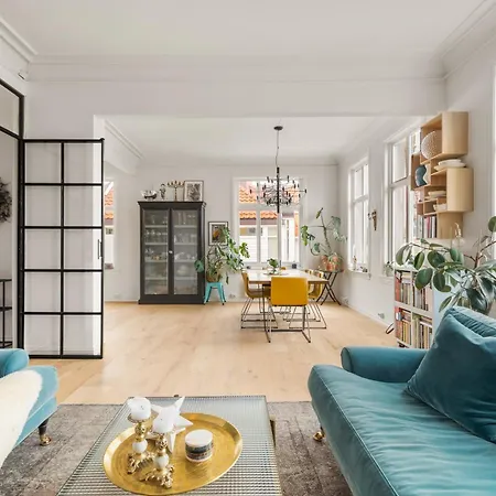 Historic Townhouse I With Rooftop & Free Parking Lägenhet