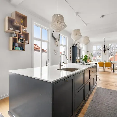 Historic Townhouse I With Rooftop & Free Parking Lägenhet *
