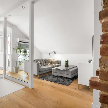 Historic Townhouse I With Rooftop & Free Parking Apartment *