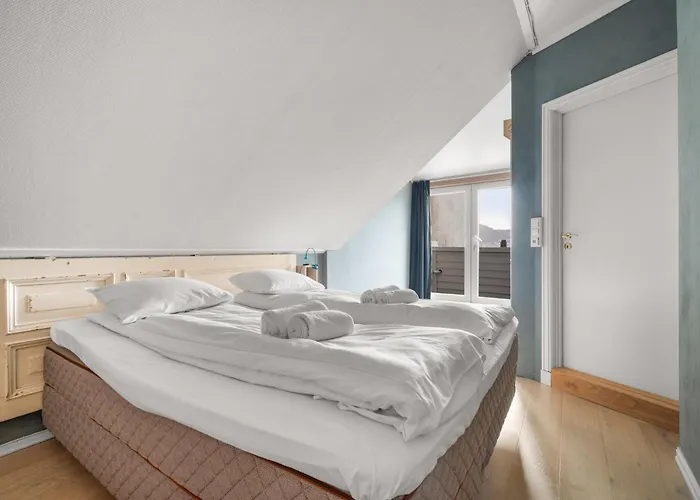 Historic Townhouse I With Rooftop & Free Parking Bergen