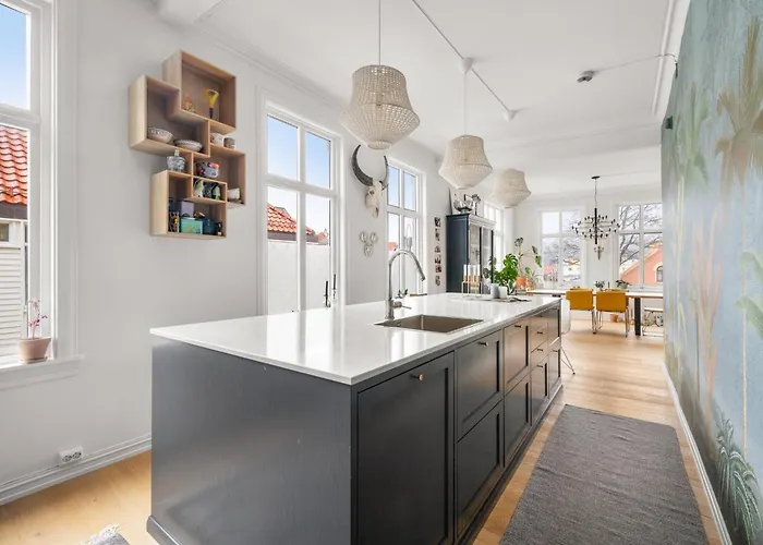 Historic Townhouse I With Rooftop & Free Parking Apartment *