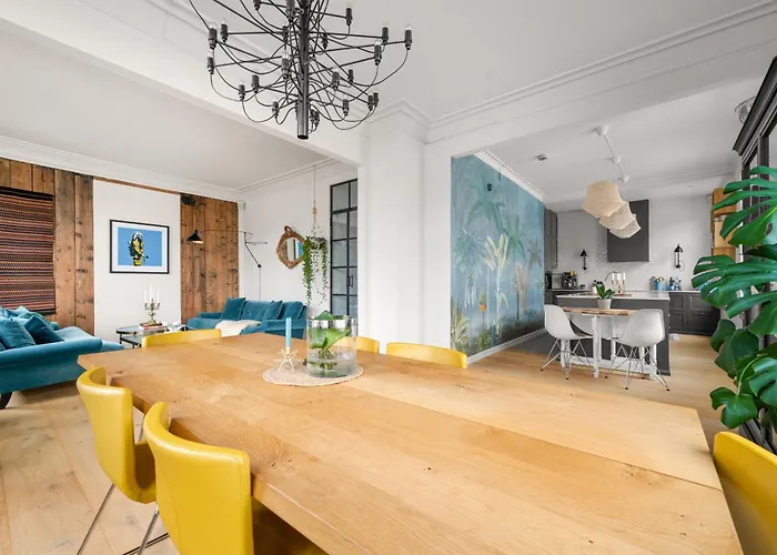 Historic Townhouse I With Rooftop & Free Parking Lägenhet *