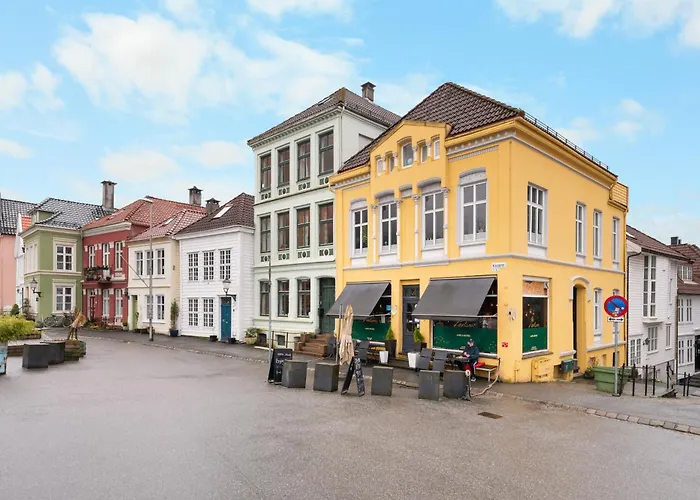 아파트 Historic Townhouse I With Rooftop & Free Parking 베르겐