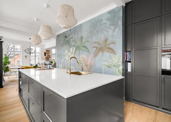 Historic Townhouse I With Rooftop & Free Parking *