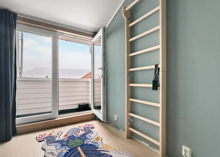 Historic Townhouse I With Rooftop & Free Parking 베르겐