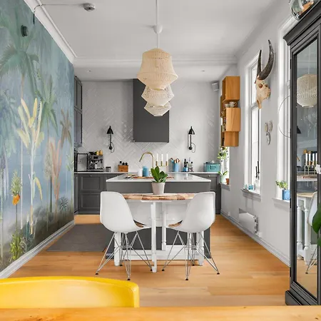 Historic Townhouse I With Rooftop & Free Parking