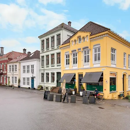 Leilighet Historic Townhouse I With Rooftop & Free Parking Bergen